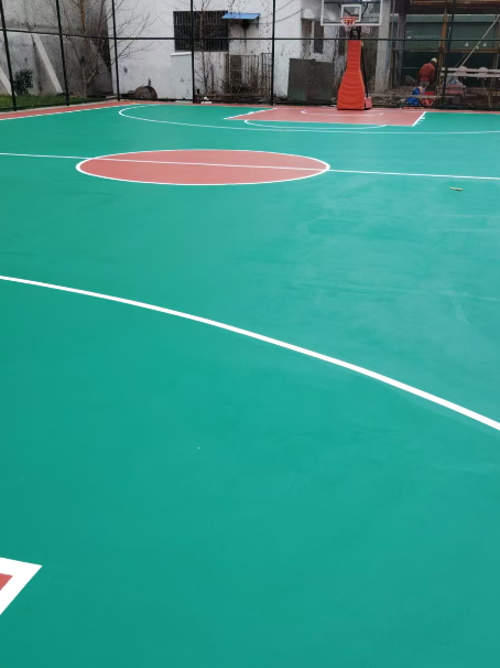 东城 球场长期使用易出现地面开裂